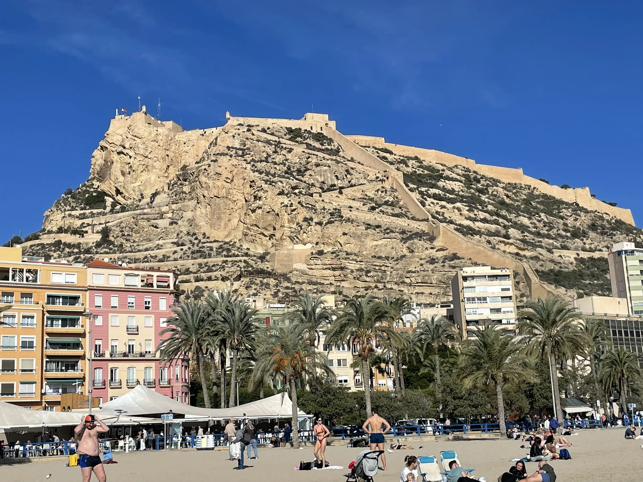 Zamek Santa Bárbara - Alicante - atrakcja blisko apartamentu Gran Alacant, odległość 17km