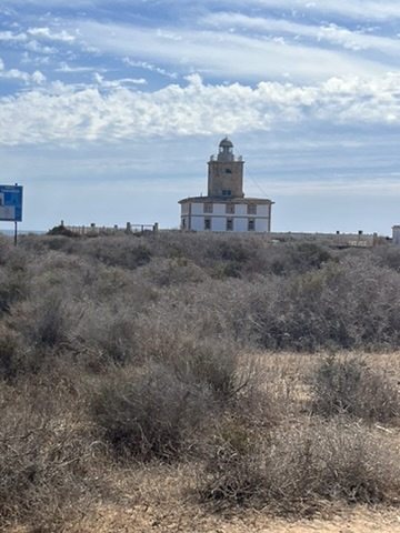 Niesamowite widoki na dzikiej części wyspy Tabarca - jedynej zamieszkanej wyspy Walencji