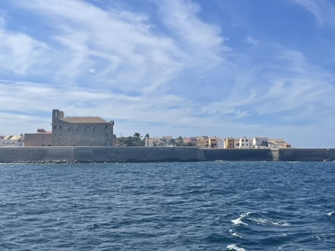 Port Santa Pola - punkt wyjścia na wyspę Tabarca, 15 minut rejsu łodzią