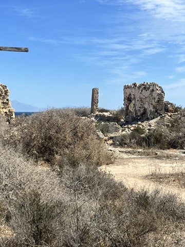 Nietkniętej przez człowieka dzika część Tabarcy z przepięknymi widokami na morze