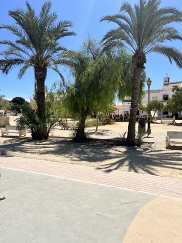 Gubernatorski pałac w mieście Tabarca - zabytek z XVIII wieku z historią zasiedlenia wyspy