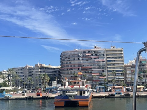 Port i marina na wyspie Tabarca - miejsce cumowania łodzi z Costa Blanca