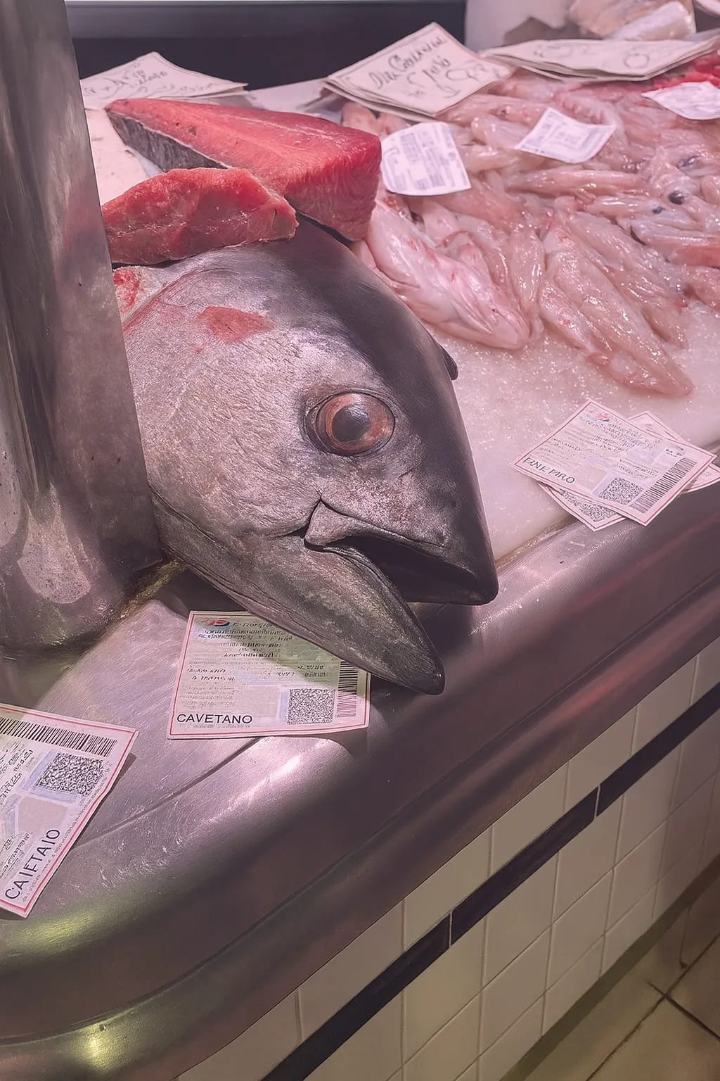 Świeże owoce morza na Mercado Central Alicante