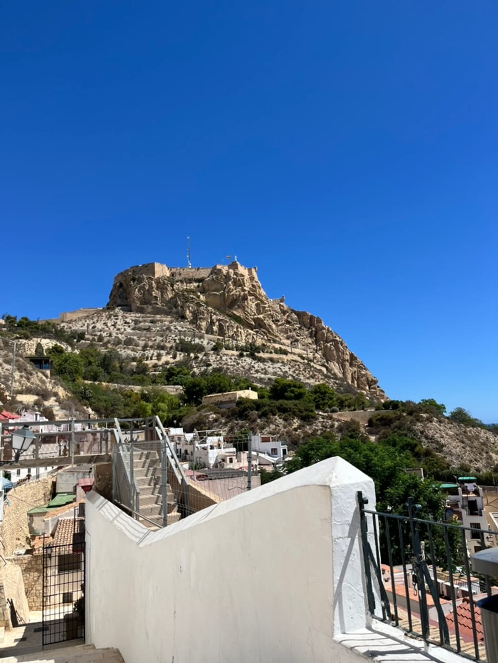 Urokliwe kawiarenki w Starym Mieście Alicante — restauracje i tapas bary