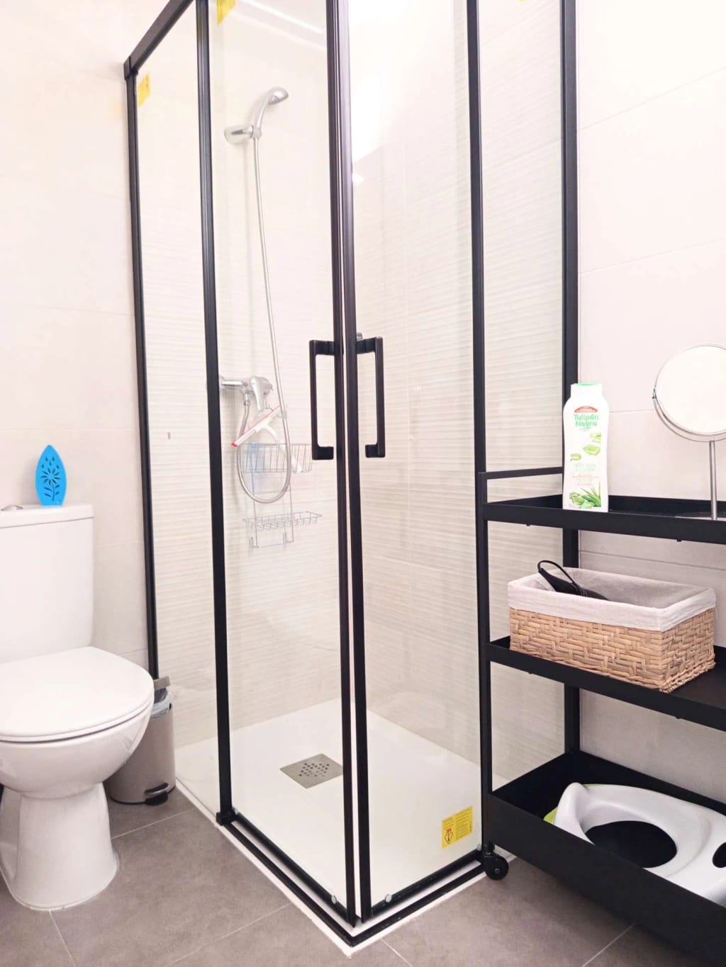 Second bathroom in the 2-bathroom apartment
