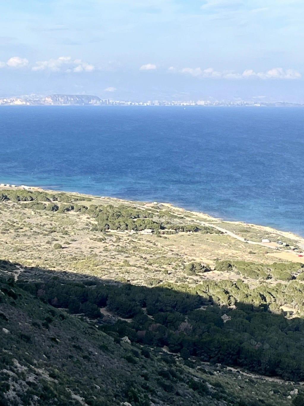 Gran Alacant - vista panoramica de la urbanizacion y el mar Mediterraneo desde el mirador